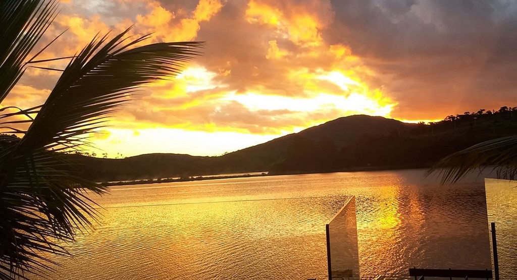 Por do sol no Lago de Capitólio