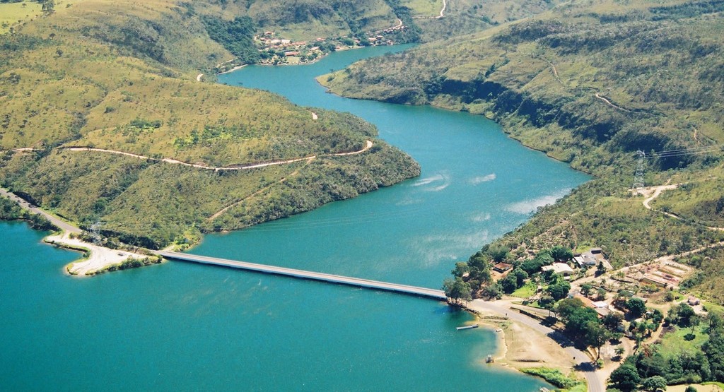 Vista aérea da ponte sobre o Rio Turvo