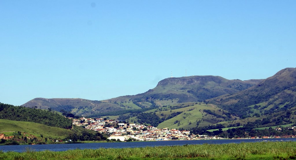Capitólio e o Morro do Chapéu